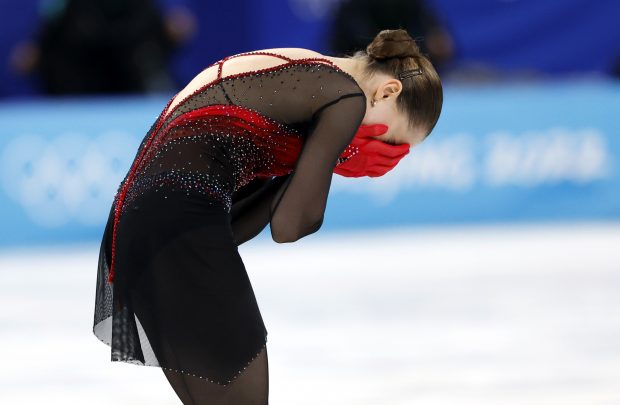 Kamila Valieva, acuzată de dopaj, a izbucnit în lacrimi după ce a ratat podiumul la Jocurile Olimpice de la Beijing