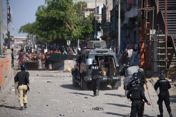 Un bărbat acuzat de blasfemie a fost ucis cu pietre în Pakistan. „Arestăm persoanele care au luat parte la linşaj”