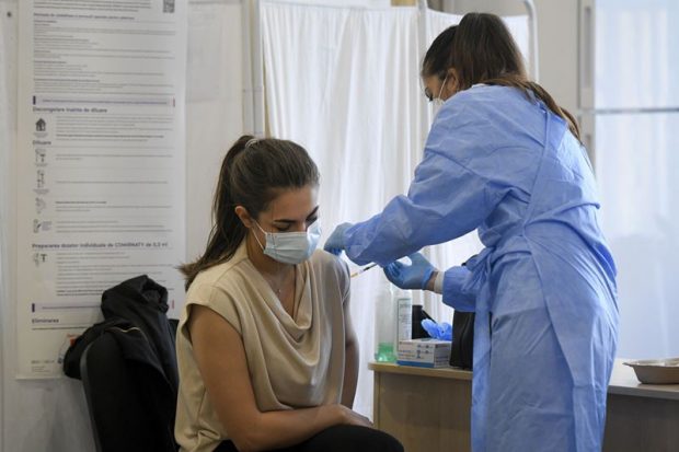 Puțin peste 17.000 de români s-au vaccinat anti-COVID-19, în ultimele 24 de ore. Doar 2.816 imunizări cu prima doză