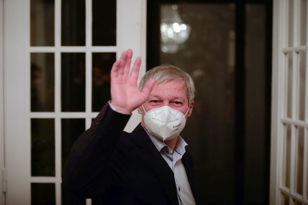 Politica nerăbdării. După demisia lui Cioloș, de astăzi poate reîncepe lupta pentru like-uri