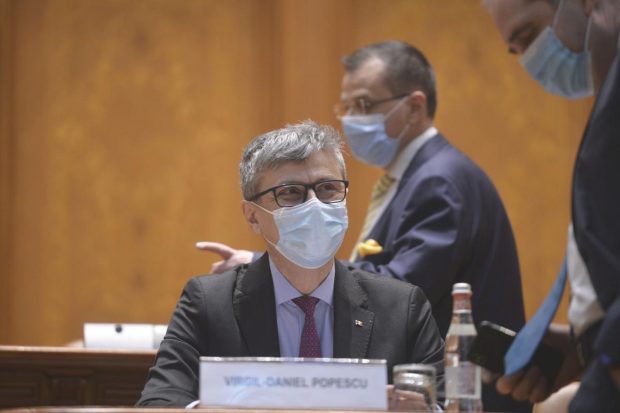Moţiunea simplă împotriva ministrului Virgil Popescu a fost respinsă în Parlament