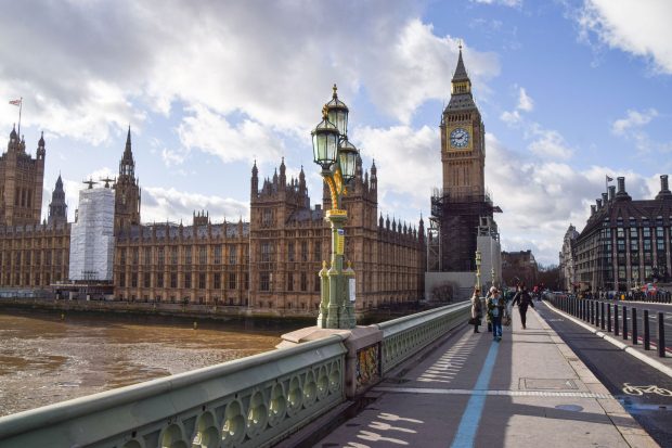 Marea Britanie nu va mai acorda „vize de aur” investitorilor milionari din afara statului, în contextul tensiunilor cu Rusia