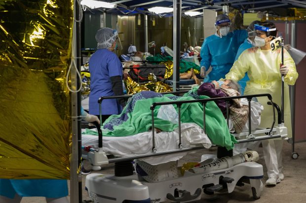 Hong Kong cere medici din China, din cauza numărului foarte mare de pacienți COVID internați în spital