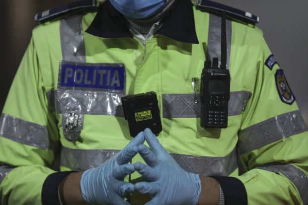 Escrocherii sub ochii îngăduitori ai șefului IPJ Bistrița-Năsăud. Cum păcălea un comisar șef oamenii să-i dea bani