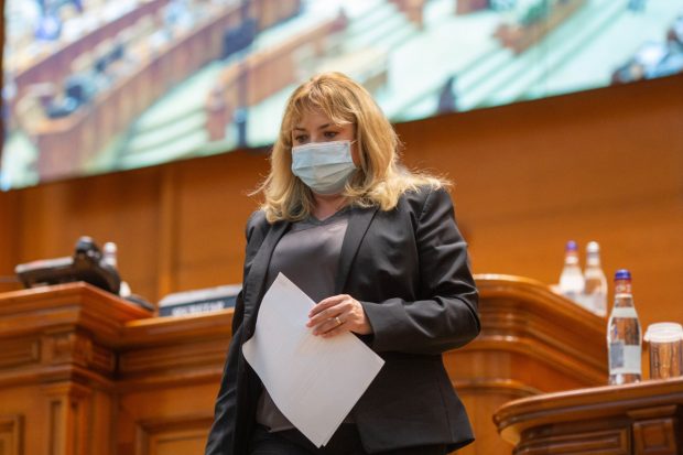 Mărturia unei senatoare indignate. „Când trebuia votată «legea violului», senatori din Comisia Juridică au închis camera video, ca să nu mai fie cvorum”
