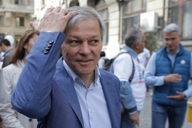 Unul dintre liderii USR a scris „M… Cioloș”. Cine este acesta?