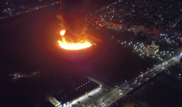 VIDEO | Incendiu uriaş de vegetație în Vâlcea. Imagini surprinse de dronă