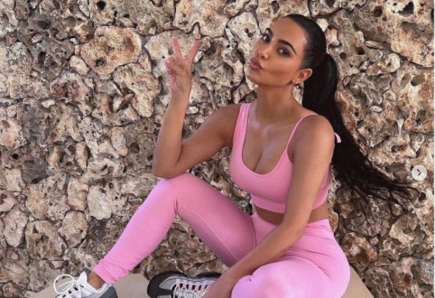 Imagini din vila de lux a lui Kim Kardashian. Are teren de basket, sală de fitness și o grădină imensă