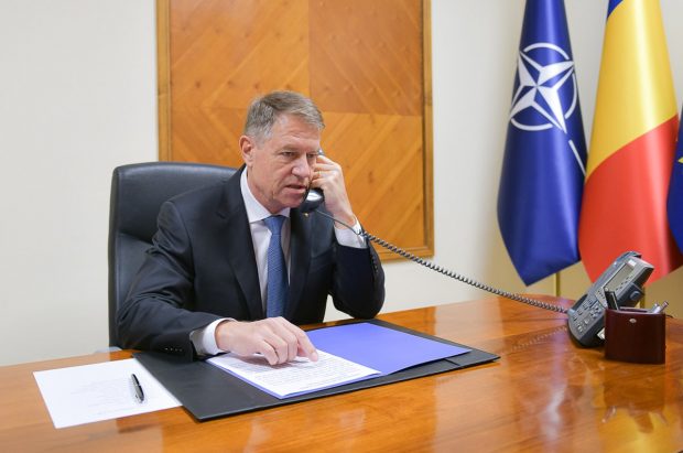 Klaus Iohannis i-a mulțumit lui Emmanuel Macron pentru prezenţa militarilor francezi în România