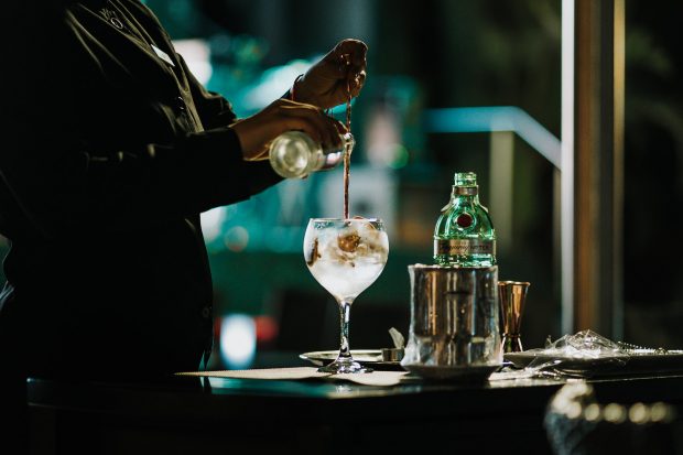 6 rețete diferite care aduc clasicul gin tonic la un alt nivel