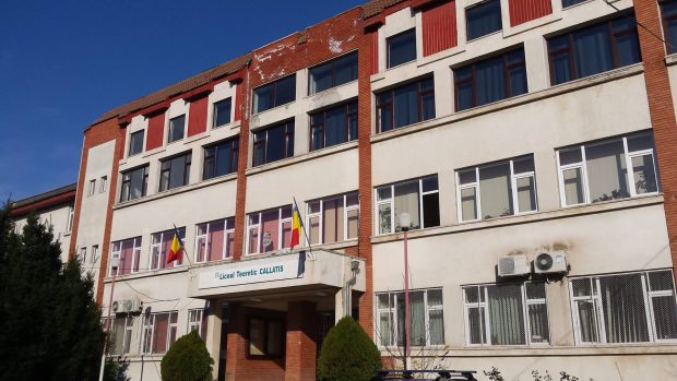 Un liceu din Mangalia cerea elevilor taxă de xerox. Conducerea școlii, care avea o listă cu datoriile claselor, demisă
