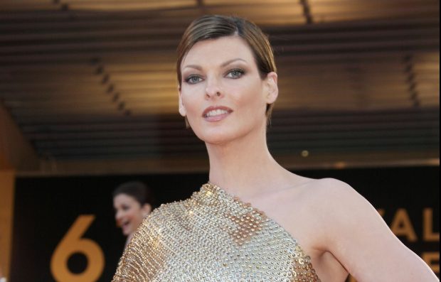 Linda Evangelista, primele imagini după ce a anunțat că e „deformată permanent” de o procedură estetică: „Nu mai pot trăi așa, ascunzându-mă și rușinându-mă”