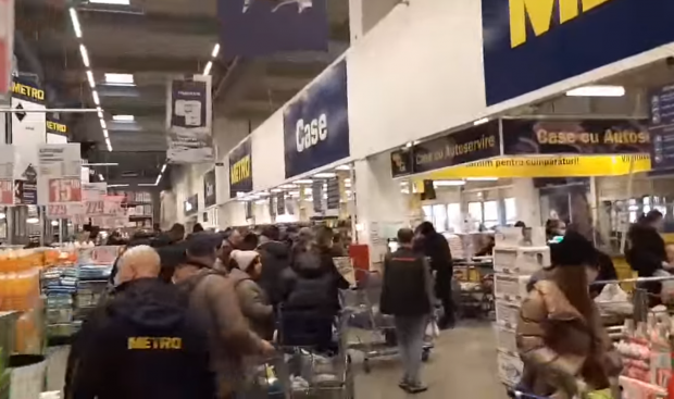 Moldovenii din Chișinău au început să golească rafturile magazinelor, după ce Rusia a atacat Ucraina