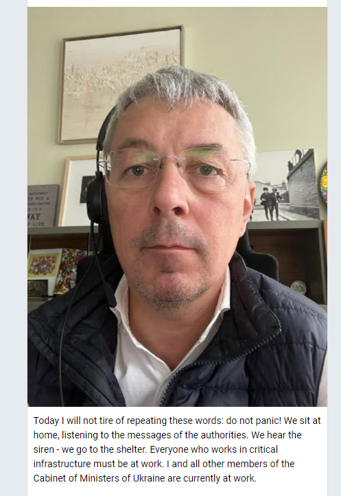 „12:20. Au promis băieţii că vor continua să lupte? Promisiunea a fost îndeplinită“. Cum comunică autorităţile ucrainene cu cetăţenii în plin război