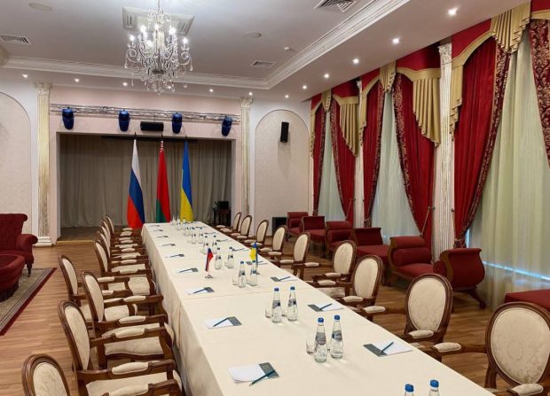 Kievul și Moscova, la masa negocierilor. Delegațiile celor două țări se întâlnesc azi, la granița Ucrainei cu Belarus