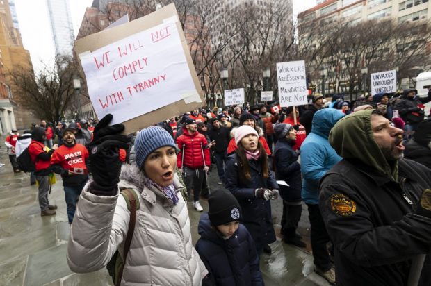 Aproape 3.000 de angajaţi ai municipalității New York vor fi concediați pentru că nu s-au vaccinat anti-COVID