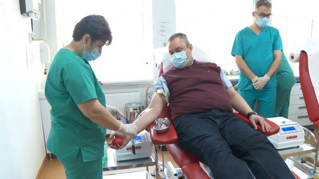 VIDEO | Nicolae Ciucă a donat sânge pentru răniţii din Ucraina