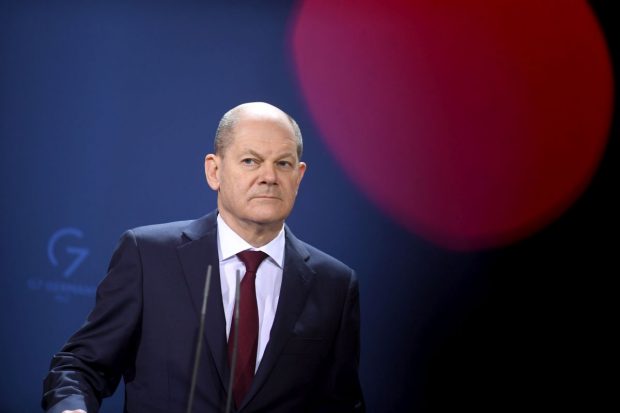 „Probabil ultima şansă” pentru pace: cancelarul german merge la Kiev și Moscova, pe fondul temerii că invazia e iminentă