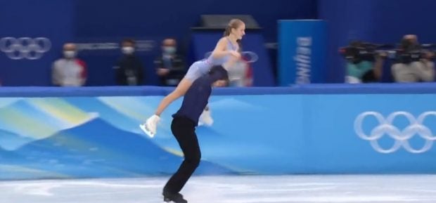 VIDEO | Un patinator german extenuat nu îşi mai poate ridica partenera la Jocurile Olimpice. „Ţi se rupe inima”