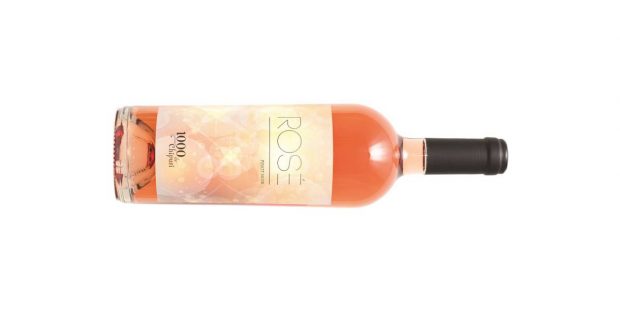 „Vinul tău din via ta”: Pinot Noir Rozé 2021 de la Crama „1000 de Chipuri” / De ce să cumperi doar o sticlă, când poţi avea tot butaşul?