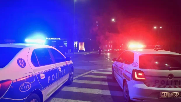 Două persoane cu urme de violență pe corp, găsite decedate într-un apartament din Capitală. Poliția a deschis o anchetă
