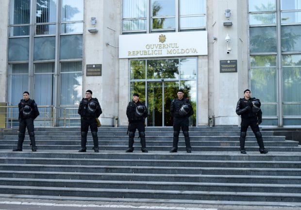 Din Londra, o scriitoare din Republica Moldova avertizează: „La Kremlin există deja noul guvern marionetă de la Chișinău”