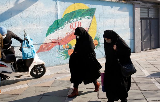 Iranul, în șoc, după ce un bărbat și-a decapitat soția și s-a plimbat pe stradă cu capul ei în mână