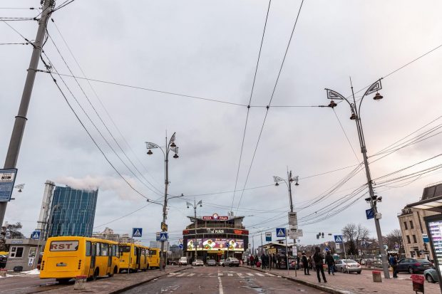 Vestea care dă speranțe la Kiev: alimentarele și transportul public și-au reluat activitatea în dimineața zilei de luni