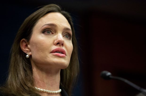 Angelina Jolie, discurs în lacrimi la Capitoliu pentru o nouă lege împotriva violenţei domestice