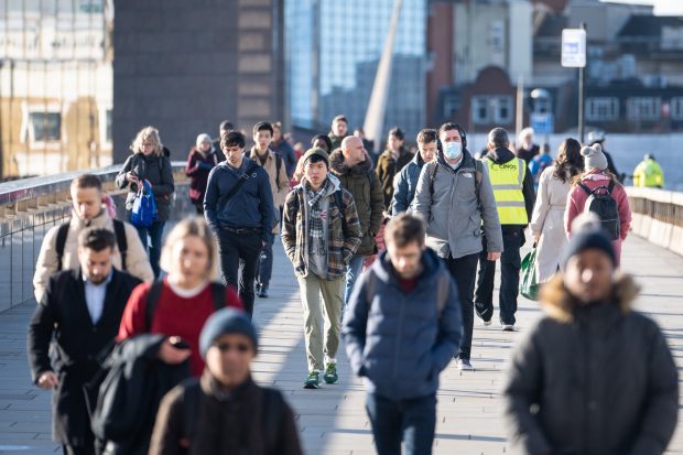 Anglia va elimina izolarea obligatorie pentru cei depistați pozitiv. „Trebuie să învățăm să trăim cu virusul”