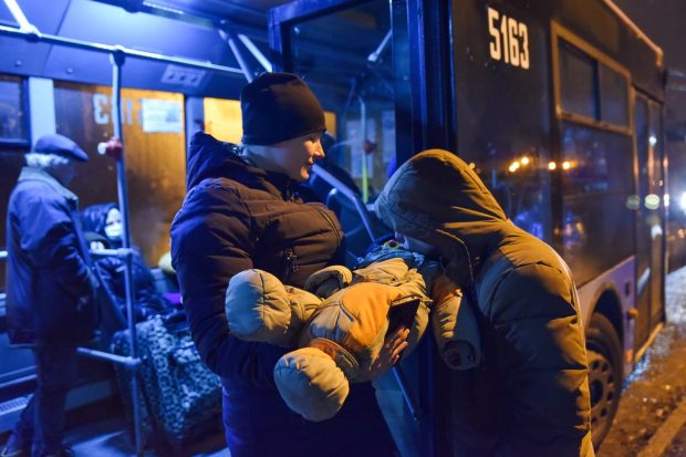 Imagini din Donețk. 700.000 de civili, inclusiv copii, în curs de evacuare spre Rusia