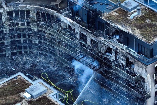 „Pare o zonă de război, e un miracol că sunt doar trei răniți”. Incendiu de proporții într-o clădire de apartamente din Essen