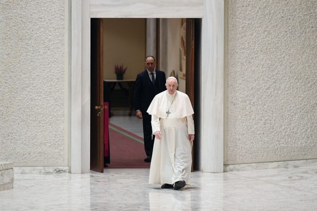 Papa Francisc a mers la Ambasada Rusiei pentru a-şi exprima îngrijorarea faţă de războiul din Ucraina