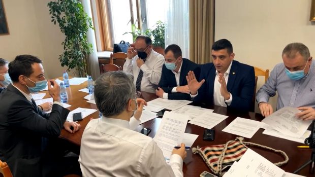 Scandal la ședința Comisiei de Regulament a Camerei Deputaților între George Simion, un deputat USR și un deputat PSD