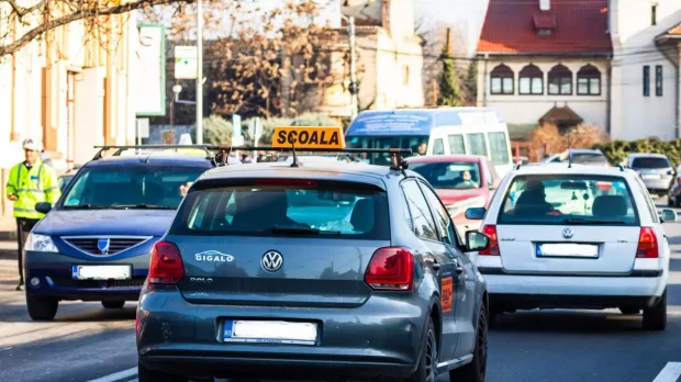 Instructorul auto care a pus la punct schema de fraudare a examenului auto, arestat