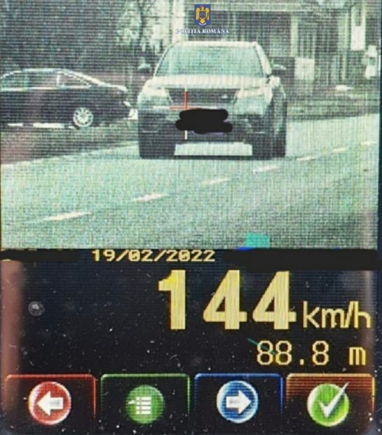 Șofer din Mureș, surprins de radar în timp ce gonea în localitate cu 144 km/h. Bărbatul a rămas fără permis