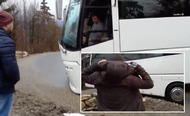 VIDEO | Un șofer român de autocar a crezut că a băgat în marșarier și a accelerat: „Bă, ești nebun!? Bine că am coborât primii!”