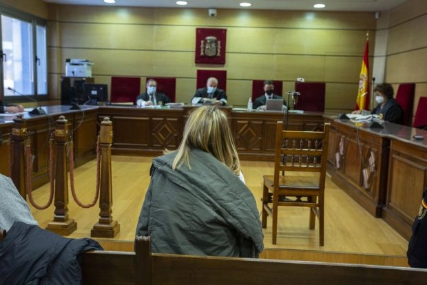 O româncă a fost condamnată la 19 ani de închisoare în Spania. A dat foc casei în care dormeau fetele ei și tatăl acestora