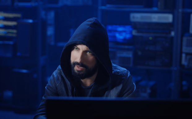 Tarkan provoacă o serie de controverse în Turcia, cu noua sa piesă. Ce mesaje anti-Erdogan ar transmite versurile