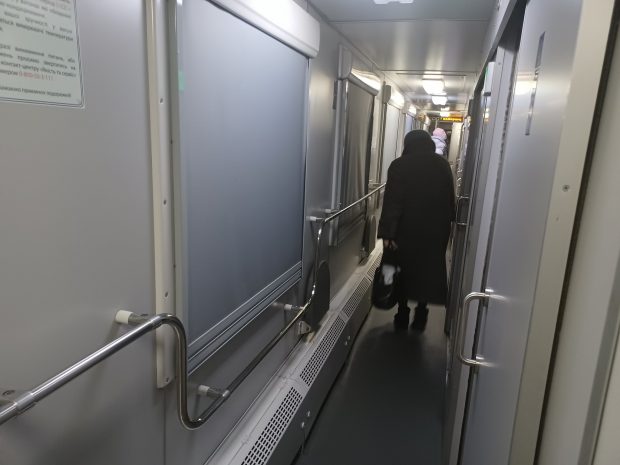 Trimisul special al Libertății în estul Ucrainei: ”Aici, la Mariupol, armata rusă nu a cucerit orașul. Sâmbătă dimineața trenurile stau, iar pe peron sunt polițiști ucraineni înarmați”
