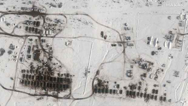 Imagini din satelit: Rusia intensifică mobilizarea militară de lângă Ucraina, în vreme ce acuză Vestul că o atrage în război