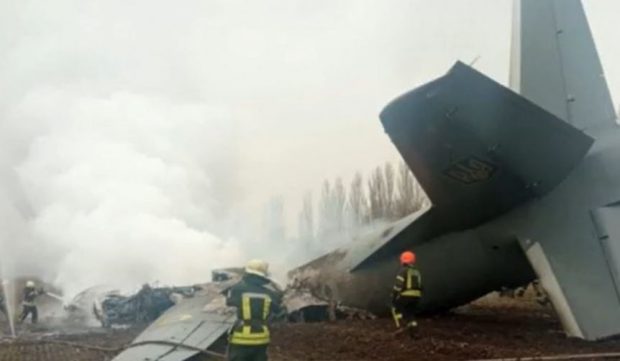 Un avion militar ucrainean cu 14 oameni la bord s-a prăbuşit lângă Kiev