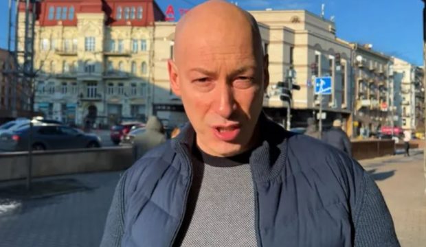 Un cunoscut jurnalist ucrainean, îndemn la rezistență în fața rușilor, înainte să-și evacueze familia: „O să ne păzim țara”