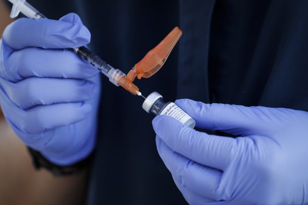 SUA ar putea extinde la 8 săptămâni intervalul de administrare a primelor doze de vaccin Pfizer și Moderna