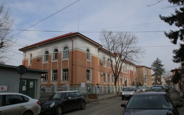 Eleve de liceu, terorizate de un coleg: „Eram în baia școlii!” Consiliul Municipal al Elevilor acuză autoritățile de indiferență