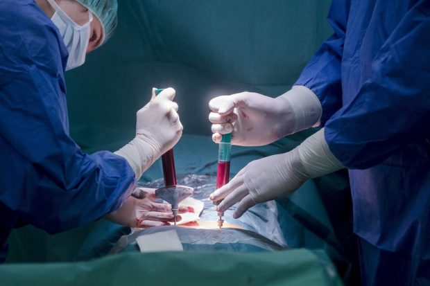 Un nou transplant de celule stem pare să fi vindecat de HIV o a treia persoană în lume