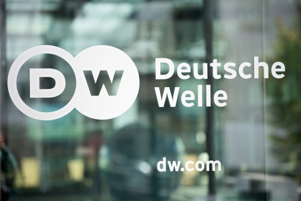 Rusia închide redacția Deutsche Welle din Moscova, la o zi după ce Germania a interzis Russia Today