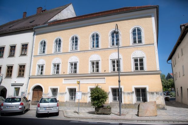 Casa în care s-a născut Adolf Hitler va fi transformată în comandament de poliție. Cât costă renovarea