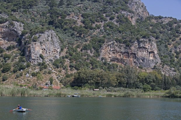 Bărbatul acuzat că și-a ucis soția gravidă împingând-o într-o prăpastie, în Turcia, condamnat la 30 de ani de pușcărie