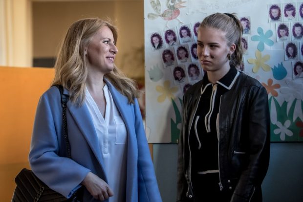 Polemică în Slovacia, după ce fiica președintei Zuzana Caputova a apărut pe coperta unei reviste de modă alături de un actor de filme pentru adulți
